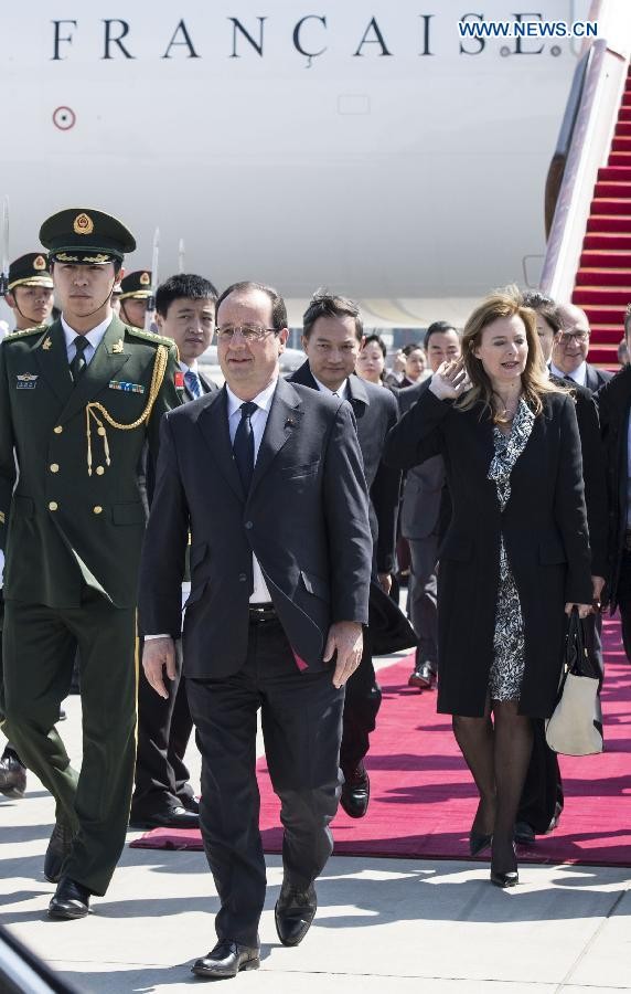 Президент Франции прибыл в Китай с государственным визитом - ảnh 1